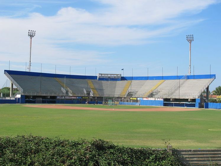 800px-Stadio_dei_Pirati,_Rimini_Baseball_(2013)