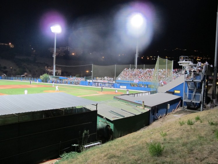 Stadio_del_baseball_di_Serravalle_(24-08-2012).jpg