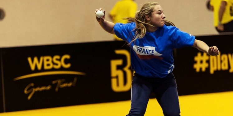 French-female-athlete-plays-new-street-Baseball5-discipline-1280x640